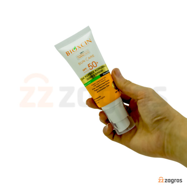 کرم ضد آفتاب بی رنگ بیوکسین +spf50 مناسب پوست چرب 50 میل