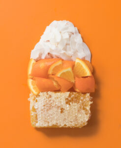 شامپو بدون سولفات Ogx حاوی روغن نارگیل مناسب موهای فر 385 میل